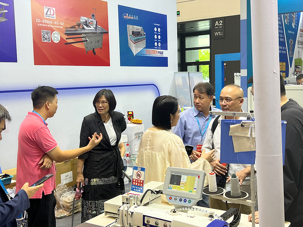 हम ईमानदारी से आपको दृश्य में आने और अपने लिए असाधारण आकर्षण का अनुभव करने के लिए आमंत्रित करते हैं!